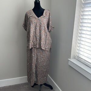 Two piece set, shirt and wide leg pant with pockets and elastic waistband.